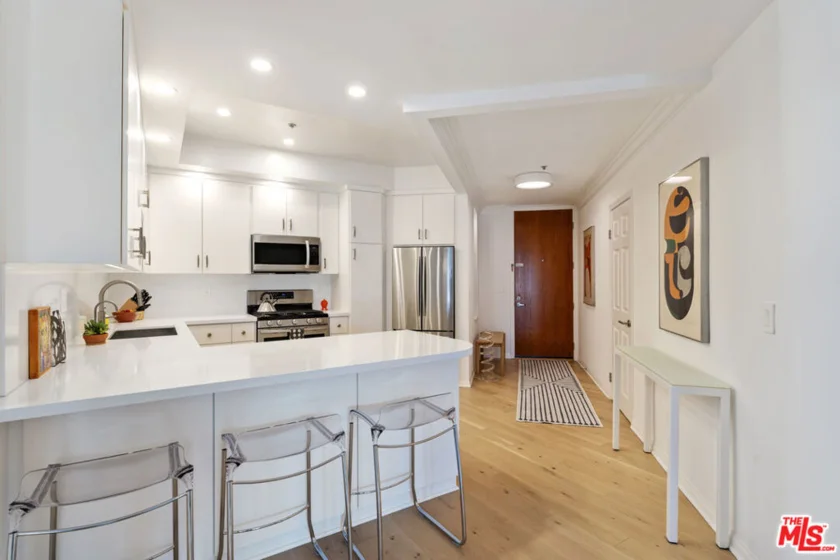 12603 Moorpark Street #306 photo 5