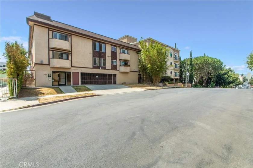 981 S St Andrews Place #204 photo 1