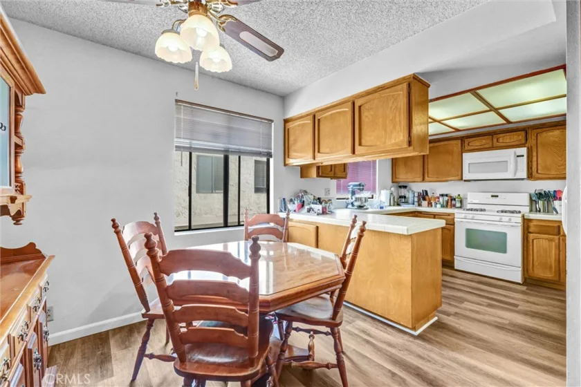 19451 Sherman Way #504 photo 7