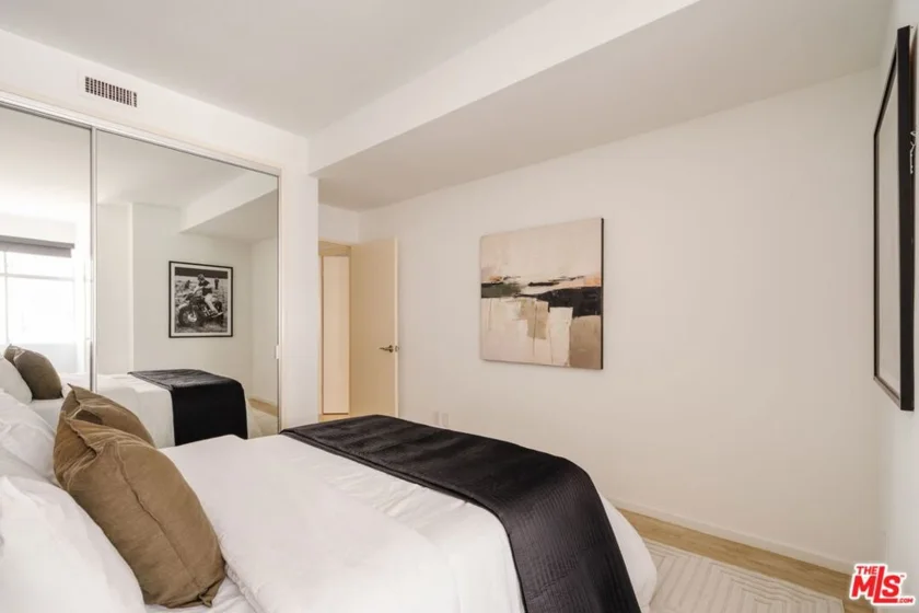 121 S Palm Drive #401 photo 24