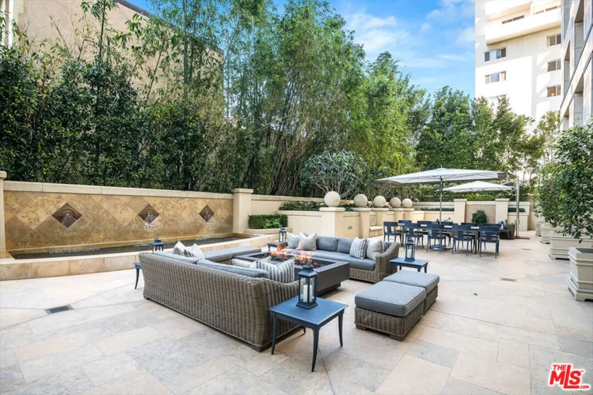 10727 Wilshire Boulevard #502 photo 28