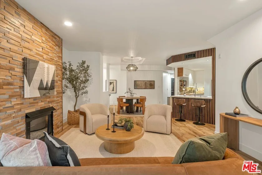 1160 Granville Avenue #104 photo 29