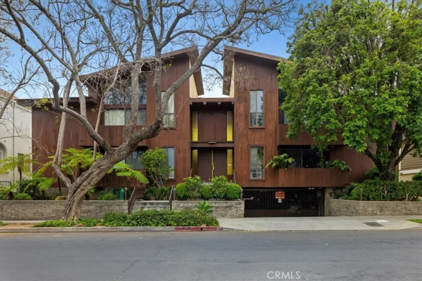1747 Barry Avenue #107 photo 1