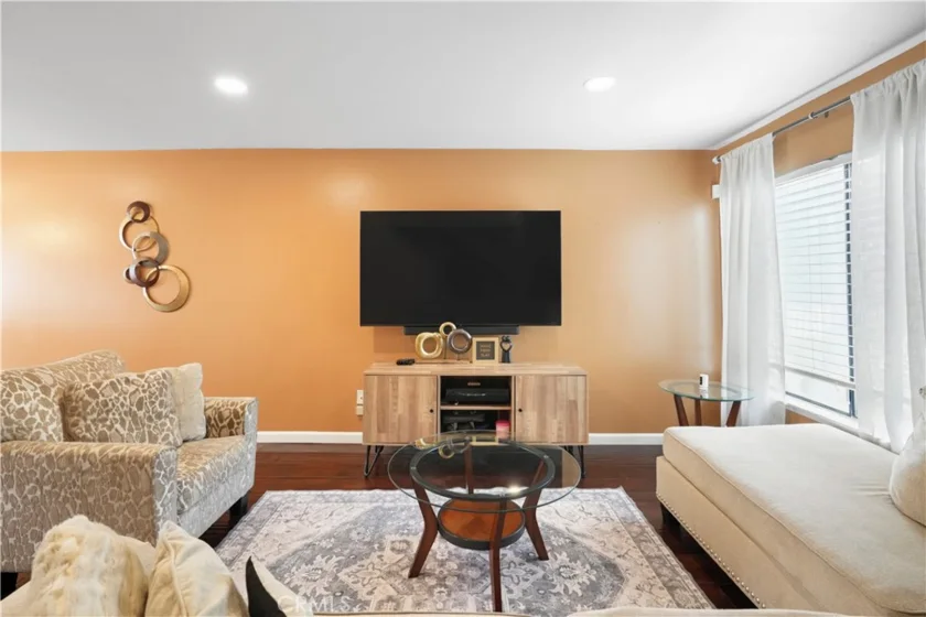 11401 Berendo Avenue #6 photo 2