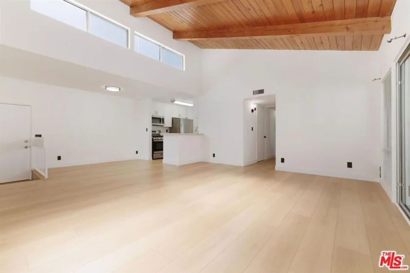 20134 Leadwell Street #334 photo 6
