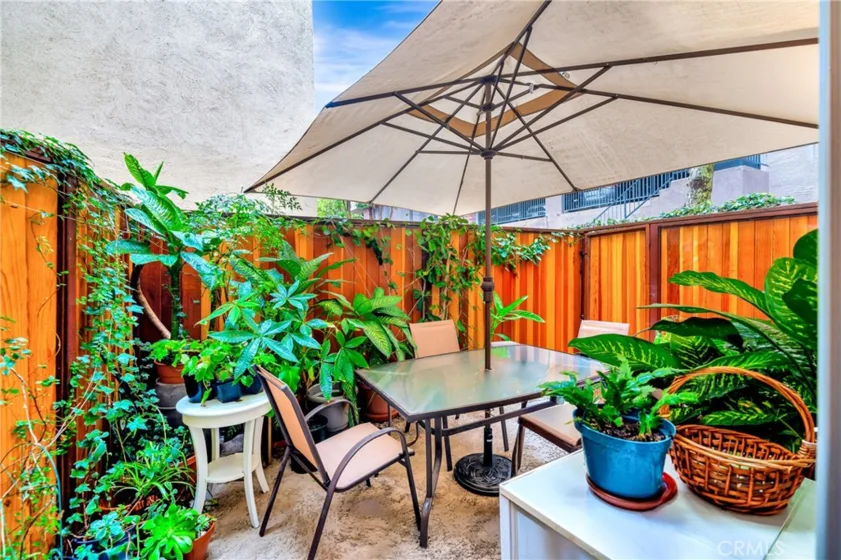 1734 N Fuller #107 photo 2