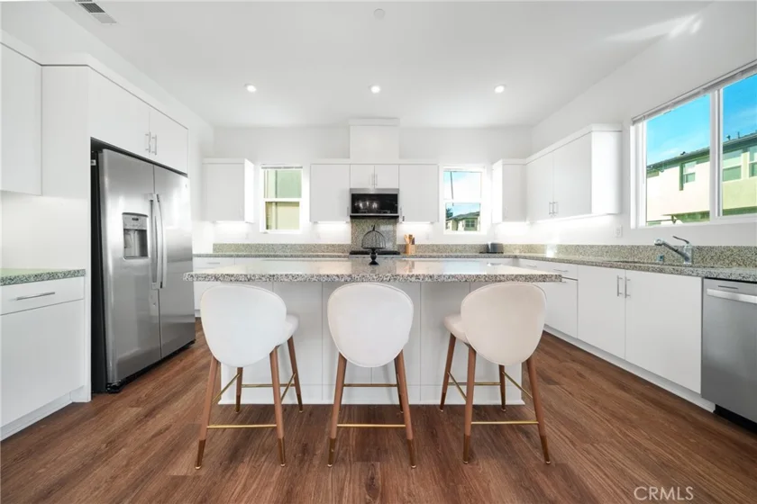 1602 W Bushell photo 16