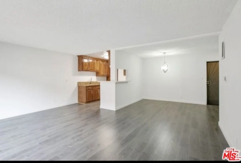 855 Victor Avenue #210 photo 4
