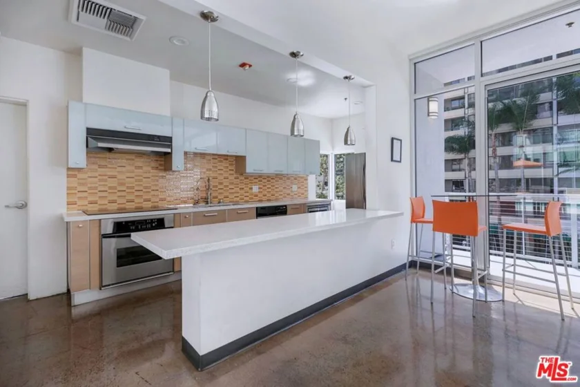 645 W 9th Street #740 photo 34