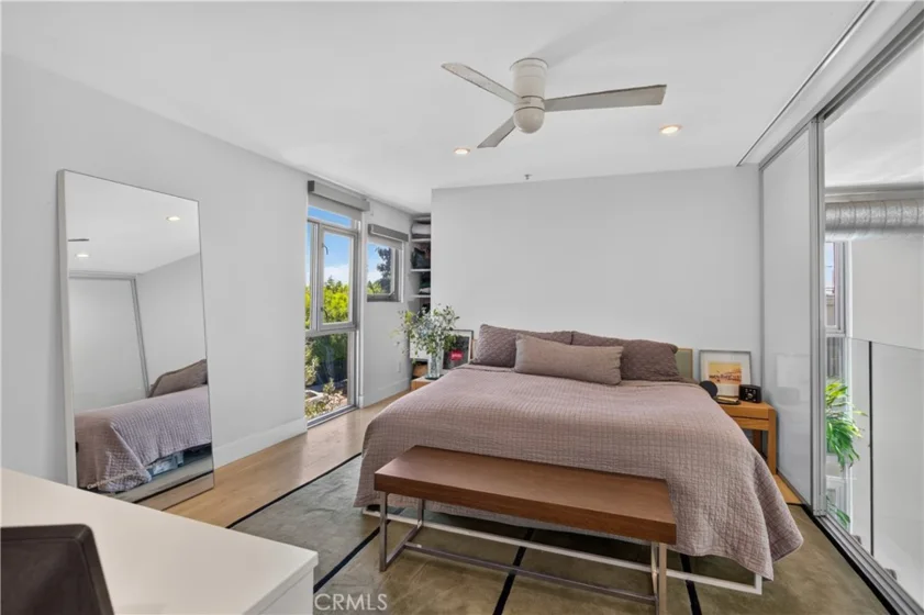 1037 N Laurel Avenue #1 photo 22