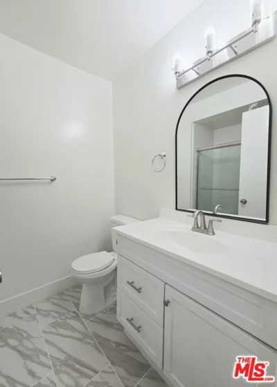 1262 S Barrington Avenue #204 photo 12