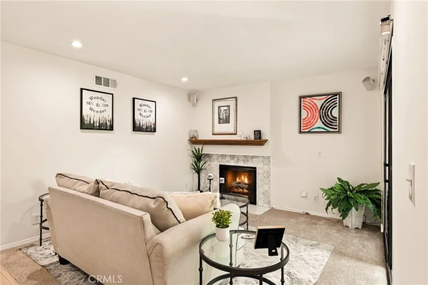 6716 Clybourn photo 5