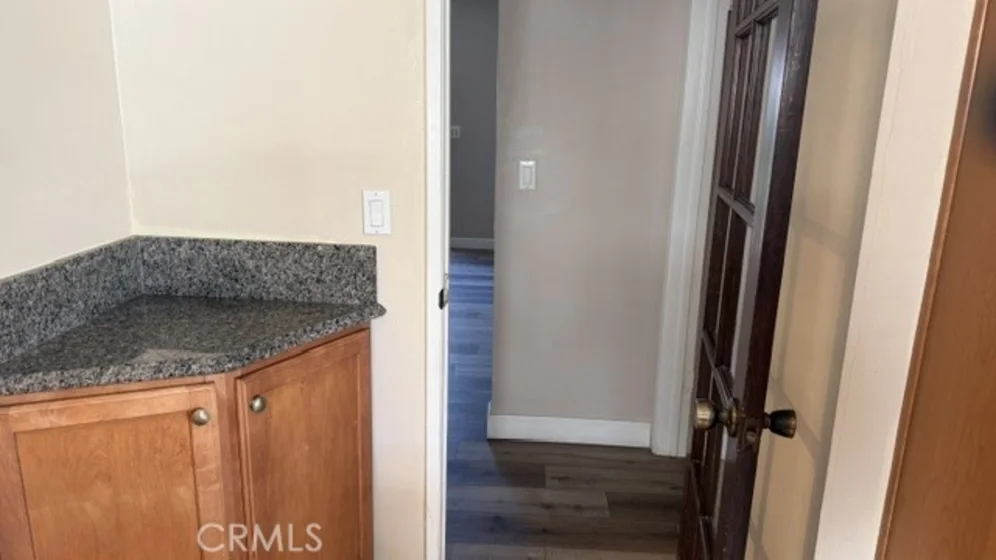 8188 Glengarry photo 20