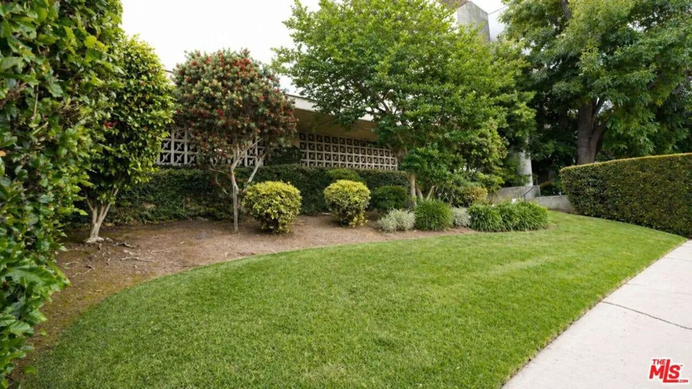 5139 Balboa Boulevard #12 photo 30