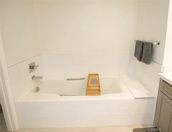 5350 White Oak Avenue #105 photo 31