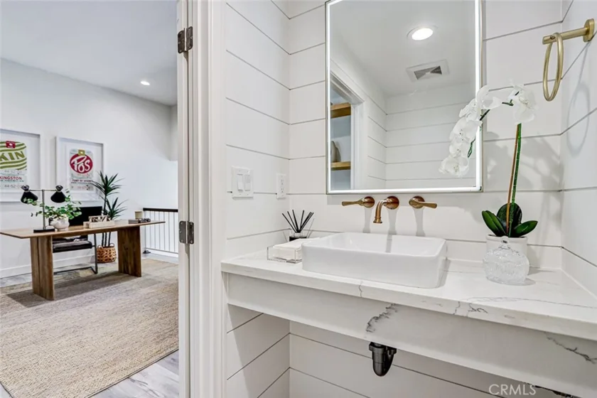 984 Granville photo 30