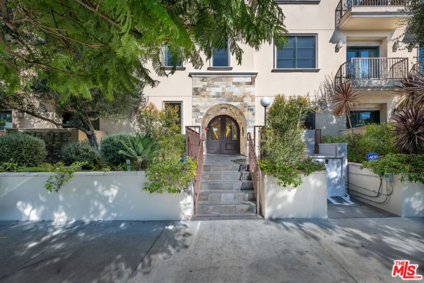 718 N Croft Avenue #301 photo 1