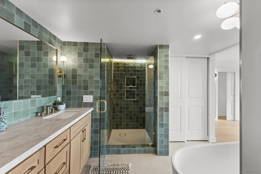 230 W Laurel Street #502 photo 1