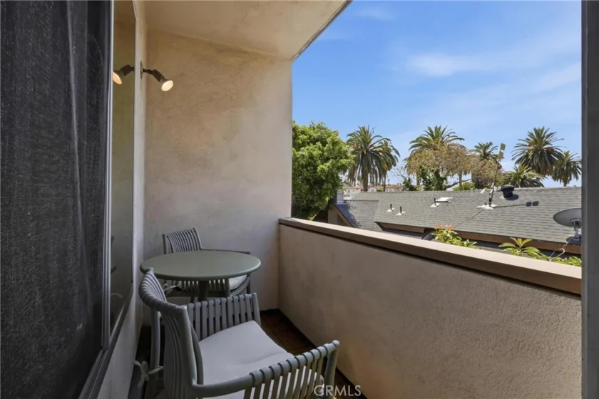 2147 N Beachwood #4 photo 7