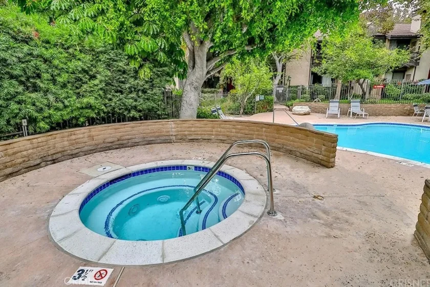 21931 Burbank #23 photo 26