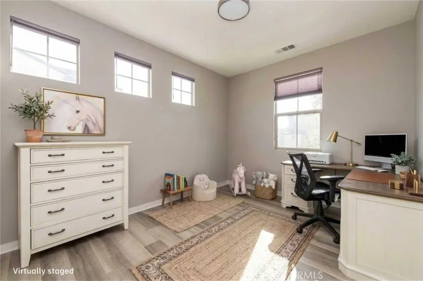 192 Finch photo 28