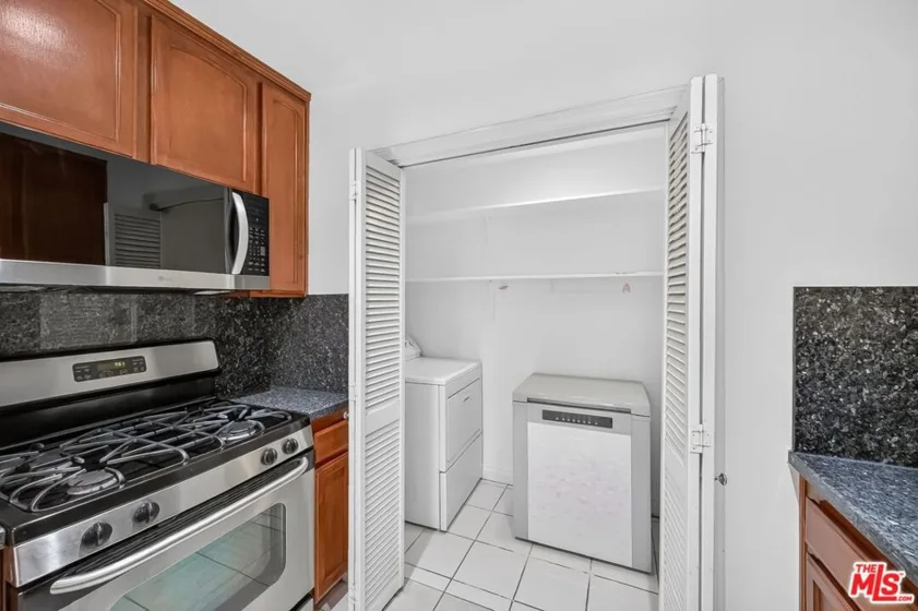 956 S Wilton Place #201 photo 4