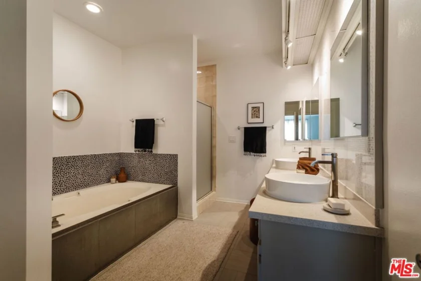 1161 Amherst Avenue #204 photo 5