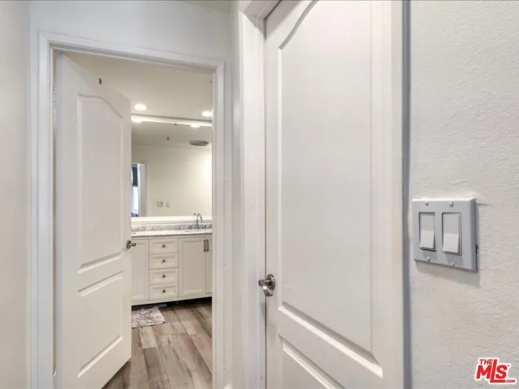 4477 Woodman Avenue #304 photo 21