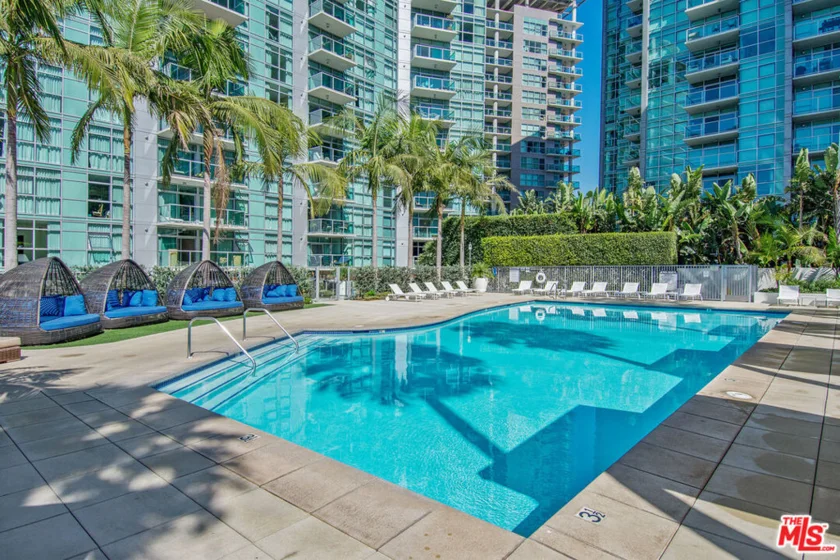 13700 Marina Pointe Drive #1725 photo 23