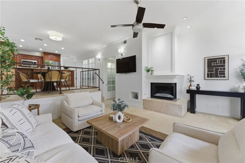 8208 N Marina Pacifica photo 13