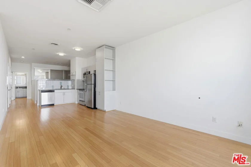 3810 Wilshire Boulevard #1609 photo 26