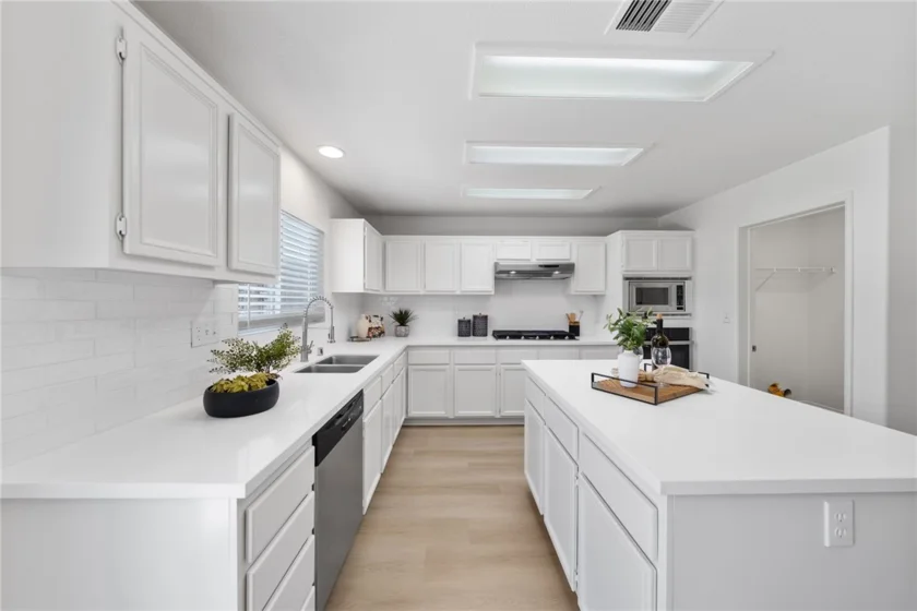 46371 Sharon Street photo 17