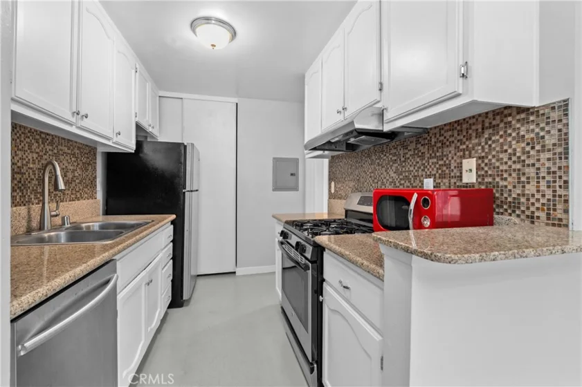 20134 Leadwell #126 photo 12