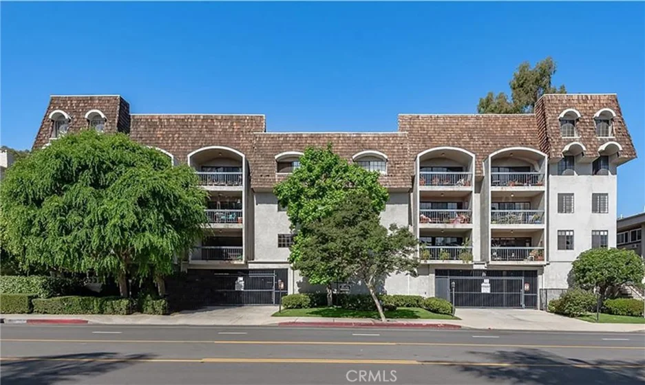 5339 Lindley Avenue #208 photo 1