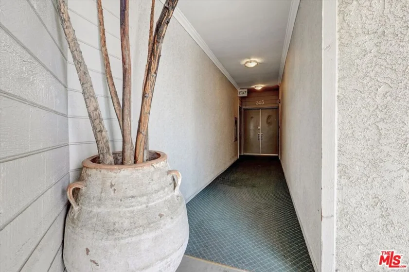 1140 Alta Loma Road #303 photo 36