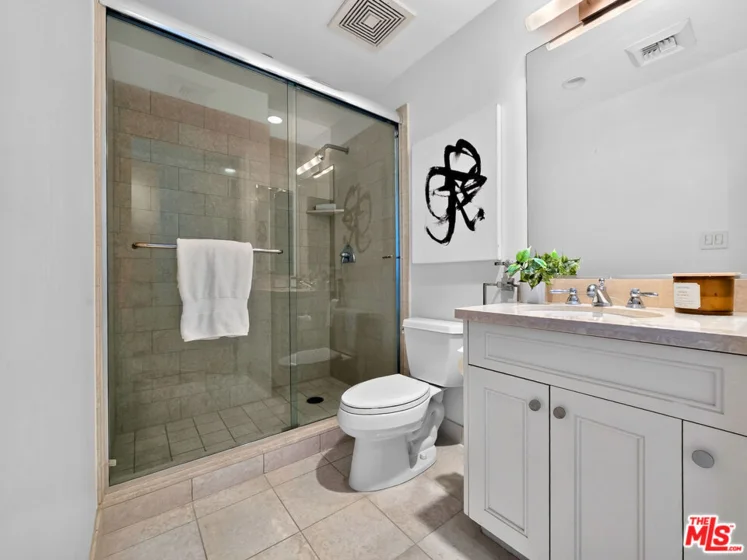 10727 Wilshire Boulevard #404 photo 34