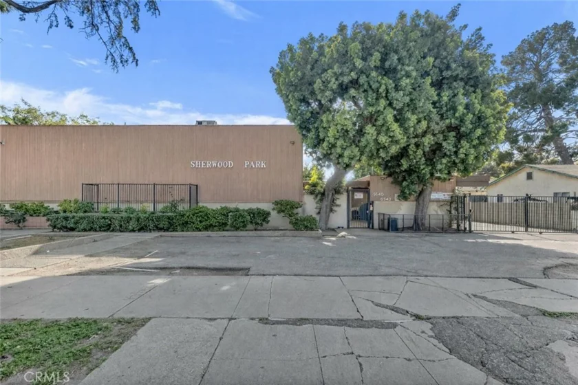 15542 Sherman Way #11 photo 1