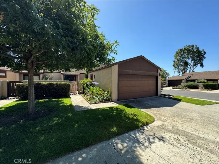 2093 Golden Circle Drive photo 1