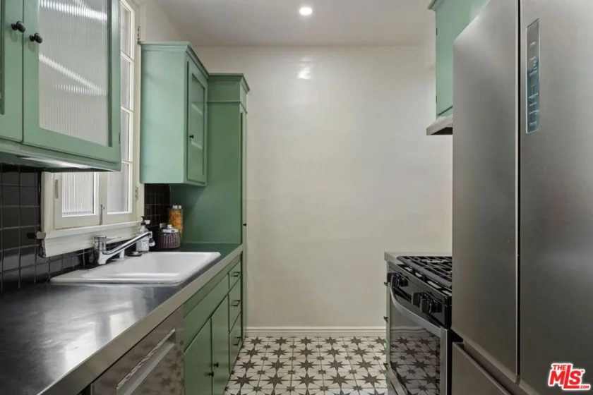 1345 N Hayworth Avenue #2 photo 16