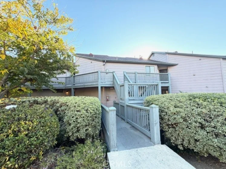 2930 Anawood photo 1