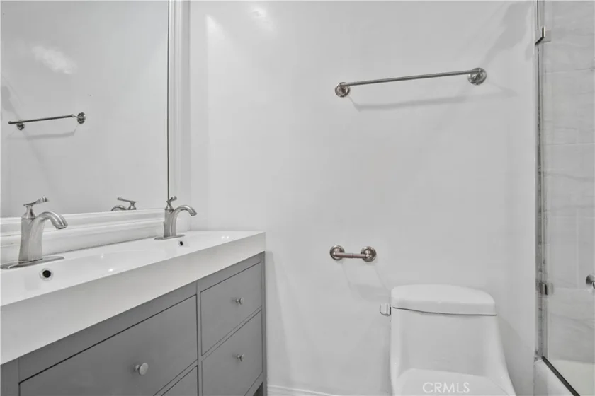 12955 Riverside Drive #102 photo 23