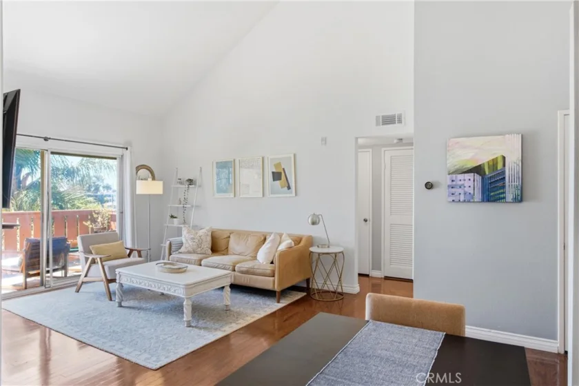 384 Redondo #401 photo 1