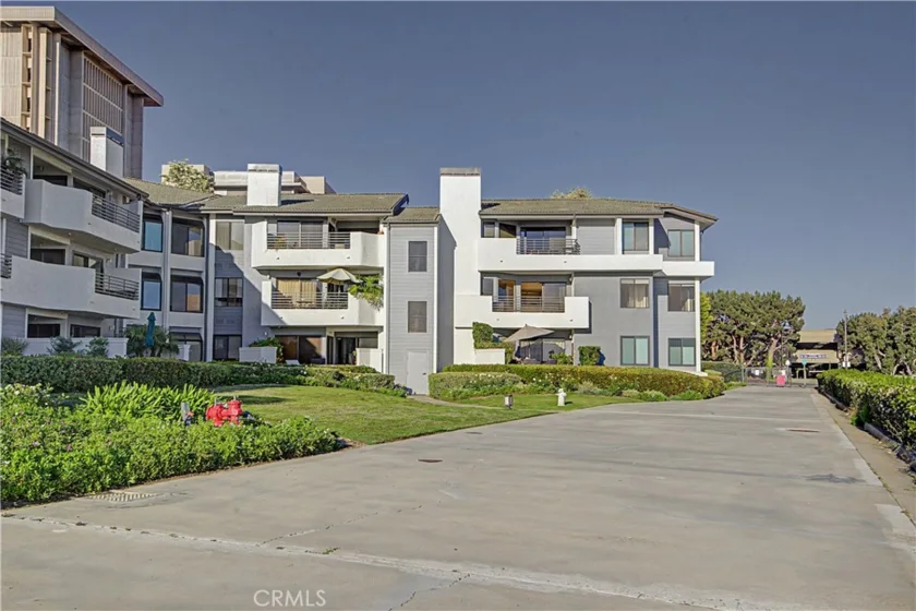280 Cagney Lane #207 photo 34