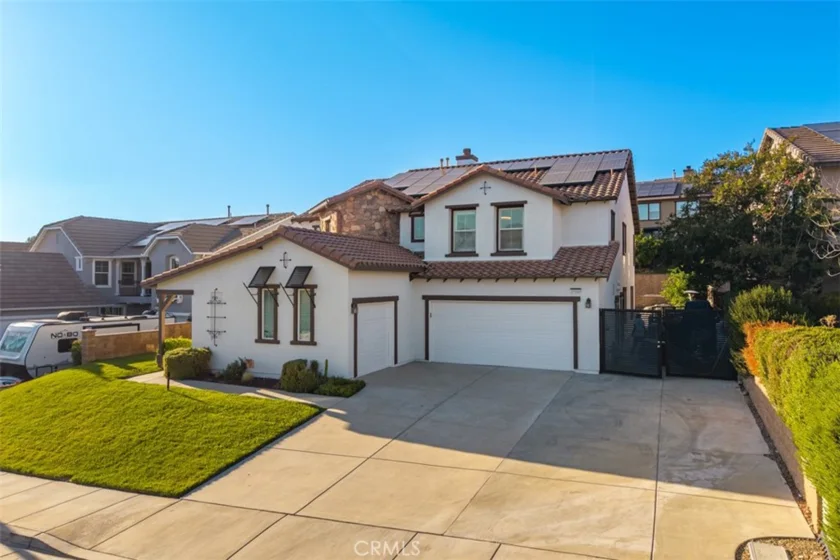 27367 Pinyon photo 1
