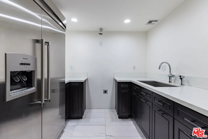 121 S Palm Drive #401 photo 35