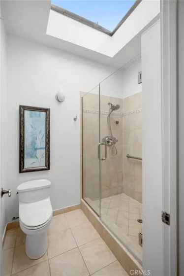 1349 N Columbus #21 photo 32