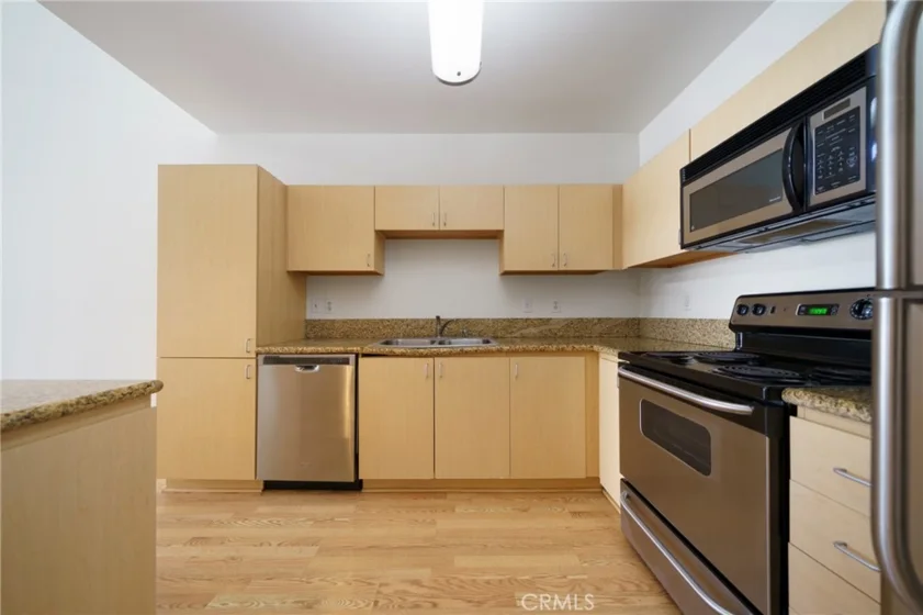 630 W 6th #616 photo 3