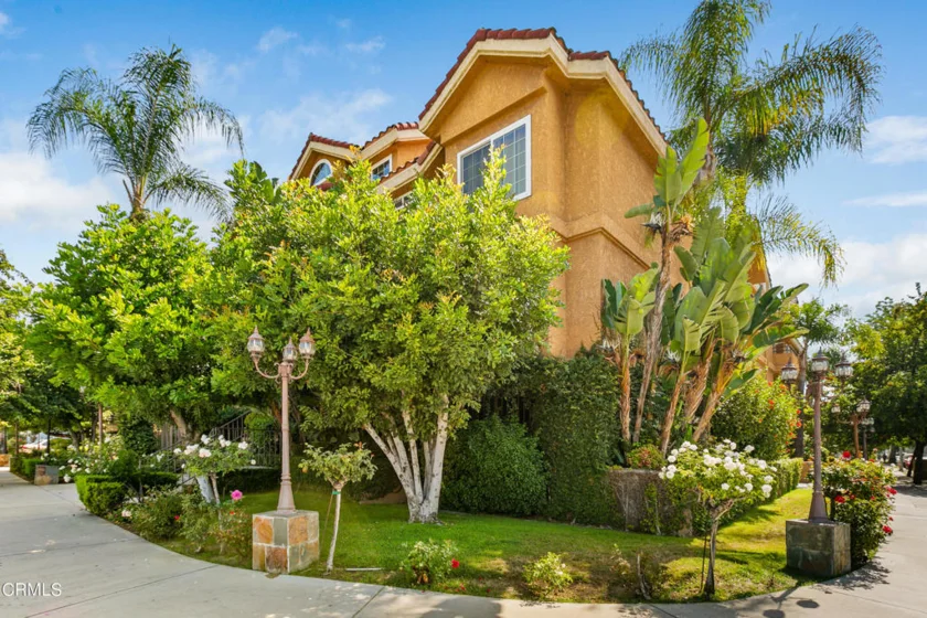 5102 Tujunga Avenue #8 photo 1