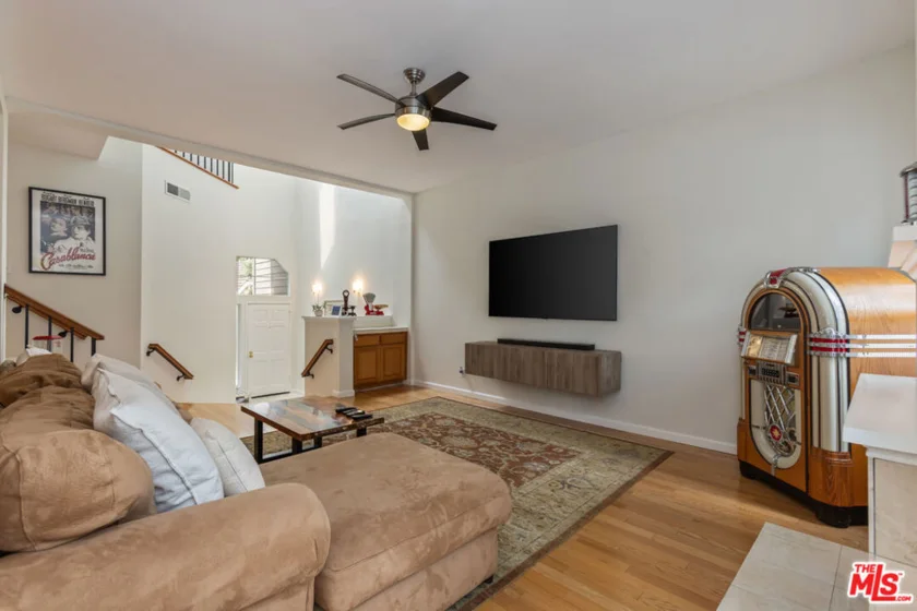 20950 Oxnard Street #10 photo 6