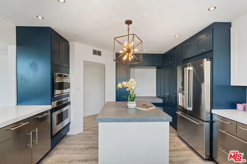 1129 Larrabee Street #8 photo 8